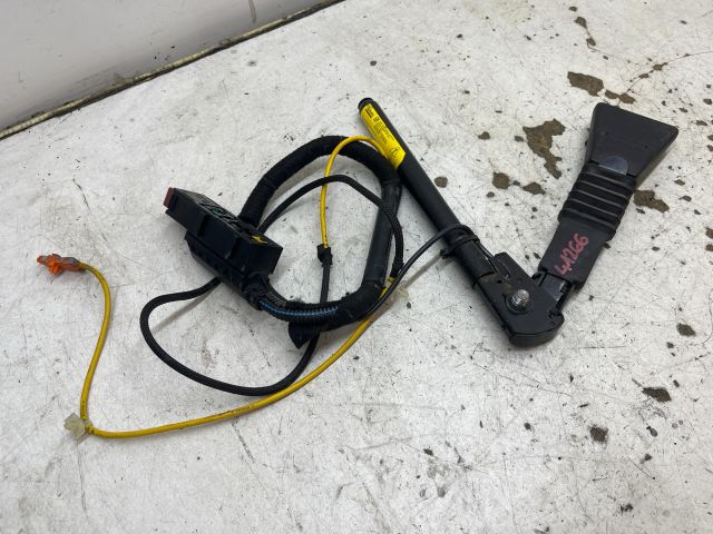 bontott OPEL CORSA C Bal első Övfeszítő