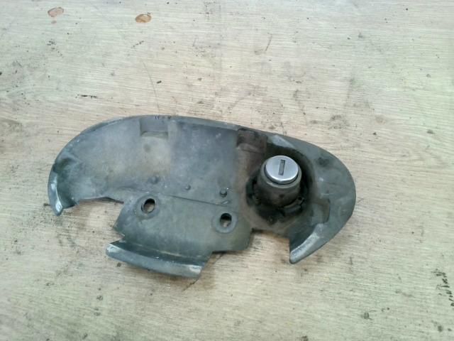 bontott OPEL CORSA C Bal első Zárbetét