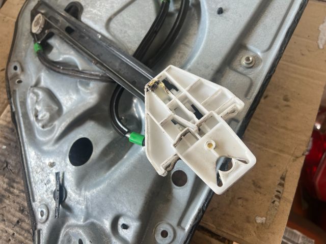 bontott OPEL CORSA C Bal hátsó Ablakemelő Szerkezet (Mechanikus)