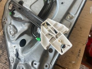 bontott OPEL CORSA C Bal hátsó Ablakemelő Szerkezet (Mechanikus)