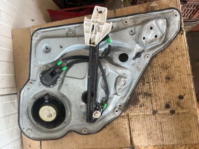 bontott OPEL CORSA C Bal hátsó Ablakemelő Szerkezet (Mechanikus)