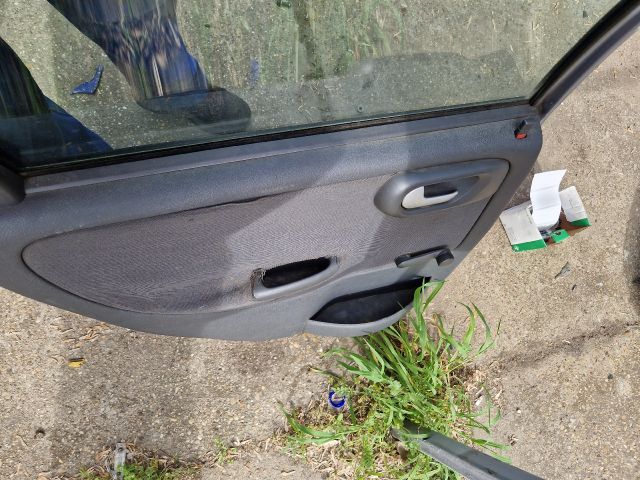 bontott OPEL CORSA C Bal hátsó Ajtó (Részeivel)