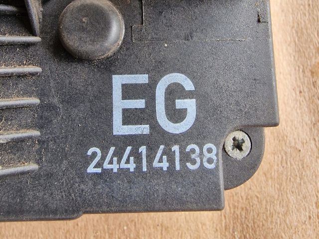 bontott OPEL CORSA C Bal hátsó Ajtózár