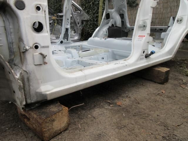 bontott OPEL CORSA C Bal Küszöb