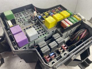 bontott OPEL CORSA C Biztosítéktábla Doboz