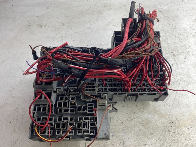 bontott OPEL CORSA C Biztosítéktábla Doboz