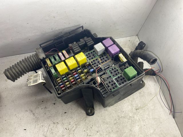 bontott OPEL CORSA C Biztosítéktábla Doboz