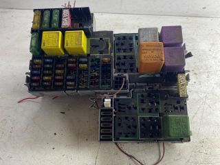 bontott OPEL CORSA C Biztosítéktábla Doboz