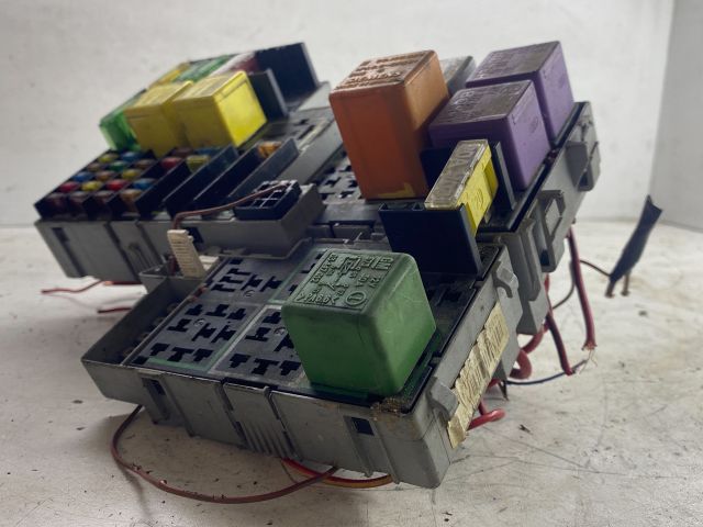 bontott OPEL CORSA C Biztosítéktábla Doboz