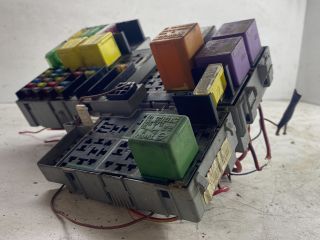 bontott OPEL CORSA C Biztosítéktábla Doboz