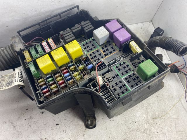 bontott OPEL CORSA C Biztosítéktábla Doboz