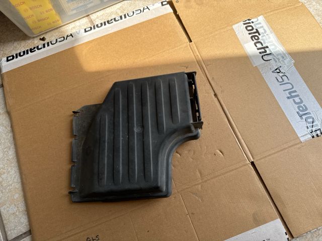 bontott OPEL CORSA C Biztosítéktábla Fedél