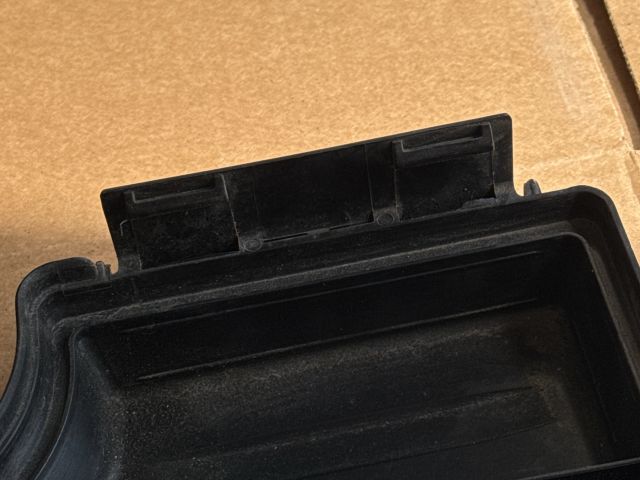 bontott OPEL CORSA C Biztosítéktábla Fedél