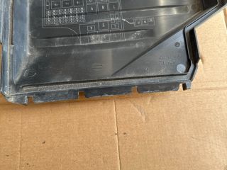 bontott OPEL CORSA C Biztosítéktábla Fedél