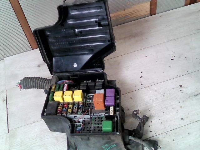 bontott OPEL CORSA C Biztosítéktábla Utastér