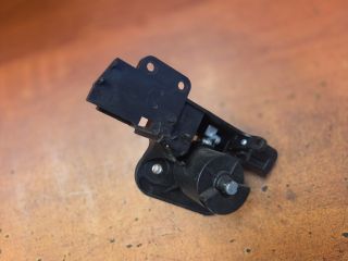 bontott OPEL CORSA C Csomagtér Nyitó Kar / Gomb