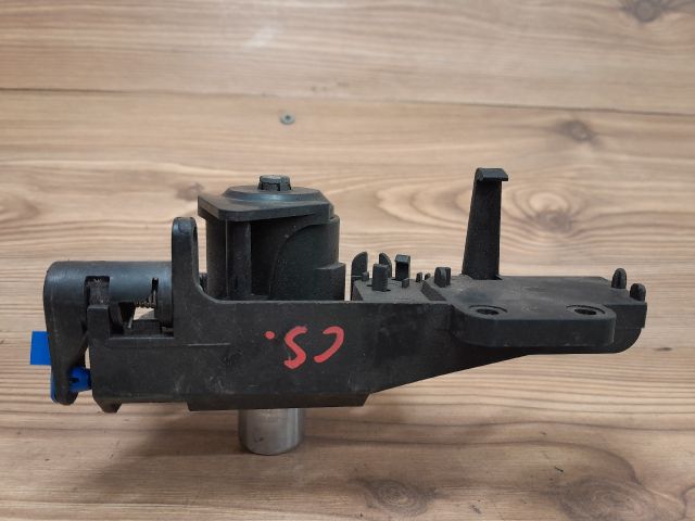 bontott OPEL CORSA C Csomagtér Nyitó Kar / Gomb