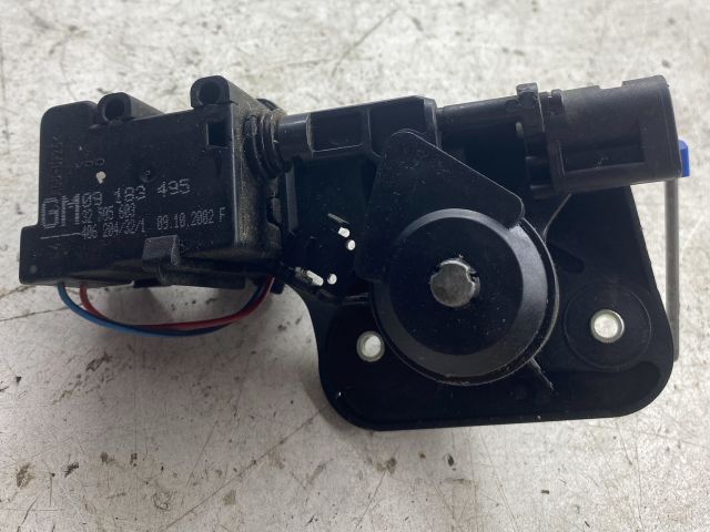 bontott OPEL CORSA C Csomagtér Nyitó Kar / Gomb