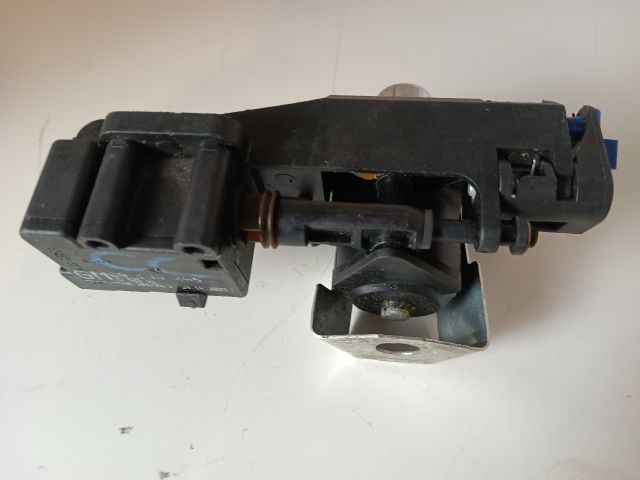 bontott OPEL CORSA C Csomagtér Nyitó Kar / Gomb