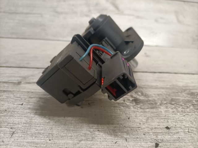 bontott OPEL CORSA C Csomagtér Nyitó Kar / Gomb