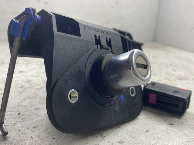 bontott OPEL CORSA C Csomagtér Nyitó Kar / Gomb