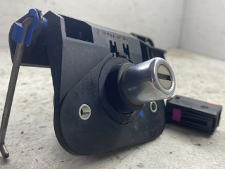 bontott OPEL CORSA C Csomagtér Nyitó Kar / Gomb