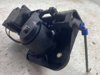 bontott OPEL CORSA C Csomagtér Nyitó Kar / Gomb