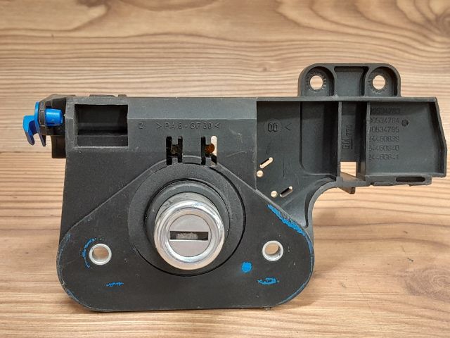 bontott OPEL CORSA C Csomagtér Nyitó Kar / Gomb