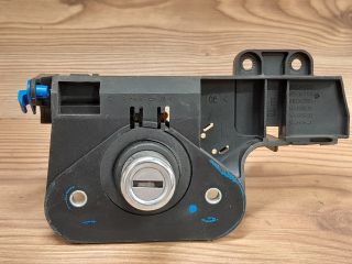 bontott OPEL CORSA C Csomagtér Nyitó Kar / Gomb