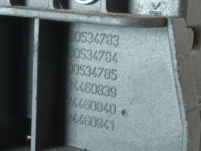 bontott OPEL CORSA C Csomagtér Nyitó Kar / Gomb