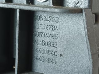 bontott OPEL CORSA C Csomagtér Nyitó Kar / Gomb