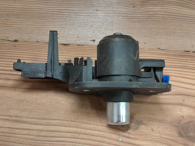 bontott OPEL CORSA C Csomagtér Nyitó Kar / Gomb