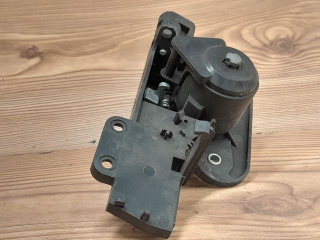 bontott OPEL CORSA C Csomagtér Nyitó Kar / Gomb