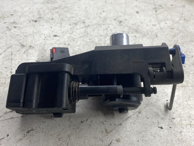 bontott OPEL CORSA C Csomagtér Nyitó Kar / Gomb