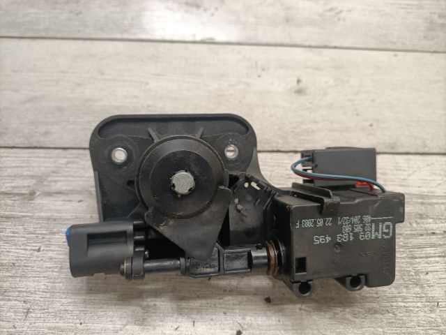 bontott OPEL CORSA C Csomagtér Nyitó Kar / Gomb