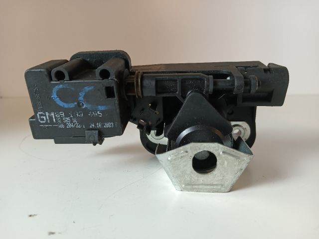 bontott OPEL CORSA C Csomagtér Nyitó Kar / Gomb