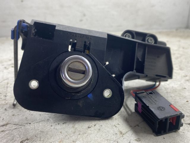 bontott OPEL CORSA C Csomagtér Nyitó Kar / Gomb