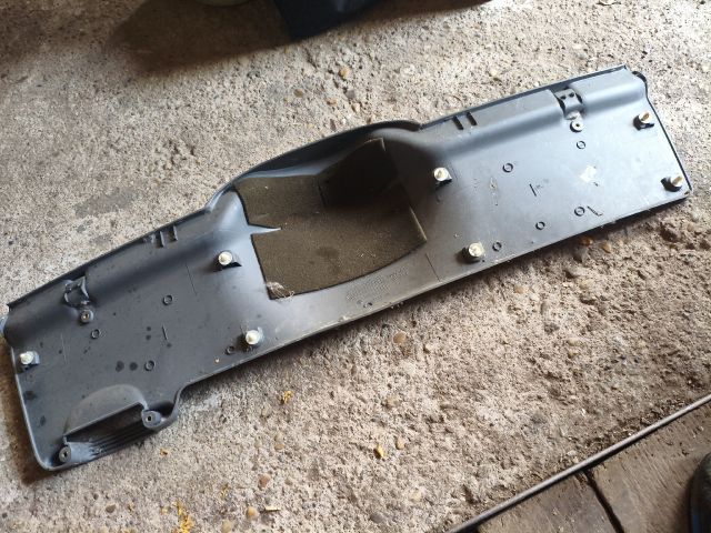 bontott OPEL CORSA C Csomagtérajtó Burkolat (Részeivel)