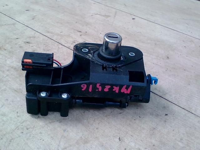 bontott OPEL CORSA C Csomagtérajtó Zárbetét