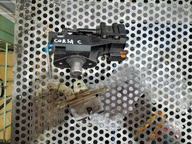 bontott OPEL CORSA C Csomagtérajtó Zárszerkezet