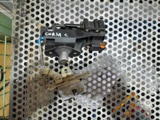 bontott OPEL CORSA C Csomagtérajtó Zárszerkezet