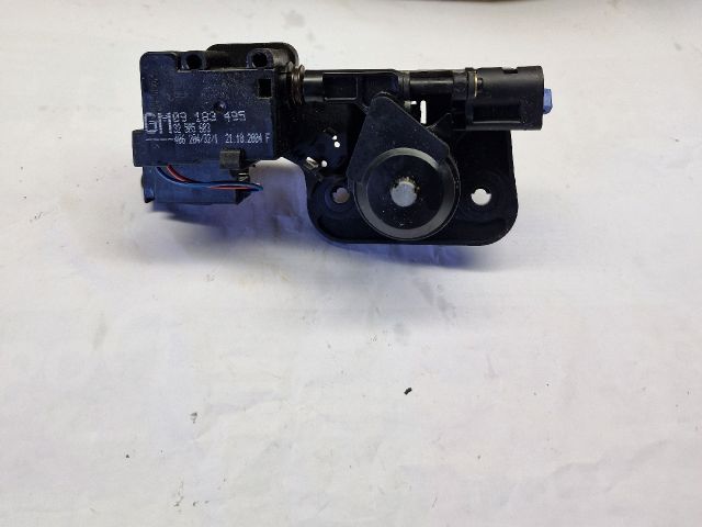 bontott OPEL CORSA C Csomagtérajtó Zárszerkezet