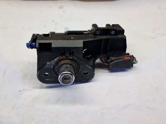 bontott OPEL CORSA C Csomagtérajtó Zárszerkezet