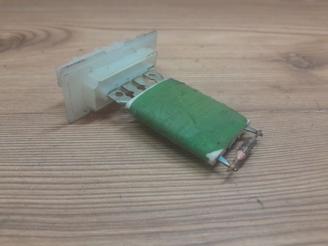 bontott OPEL CORSA C Előtét Ellenállás Fűtőmotor