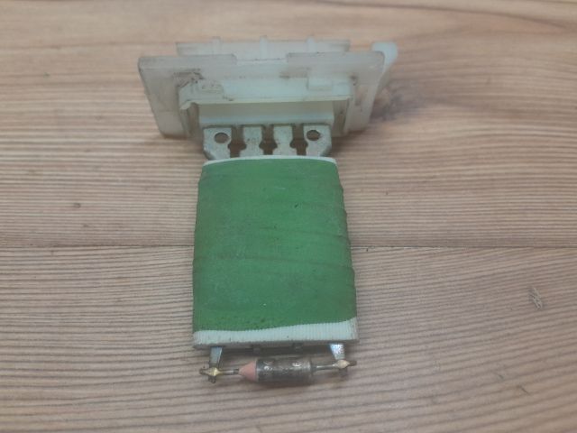 bontott OPEL CORSA C Előtét Ellenállás Fűtőmotor