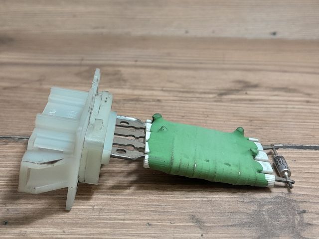 bontott OPEL CORSA C Előtét Ellenállás Fűtőmotor