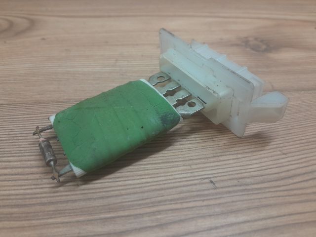 bontott OPEL CORSA C Előtét Ellenállás Fűtőmotor