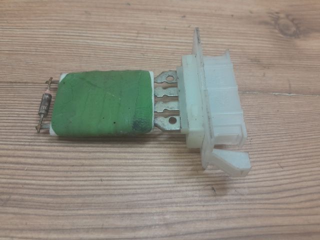 bontott OPEL CORSA C Előtét Ellenállás Fűtőmotor