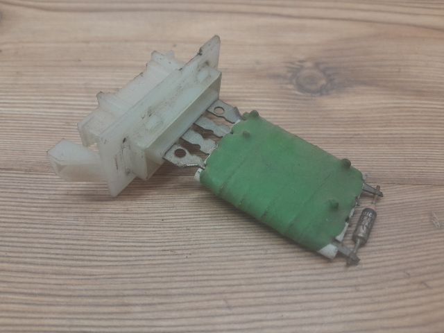 bontott OPEL CORSA C Előtét Ellenállás Fűtőmotor