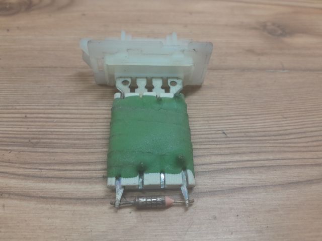 bontott OPEL CORSA C Előtét Ellenállás Fűtőmotor